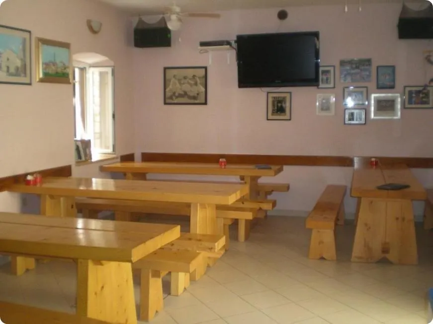 Room In Susak With Air Conditioning, W-Lan Guest house